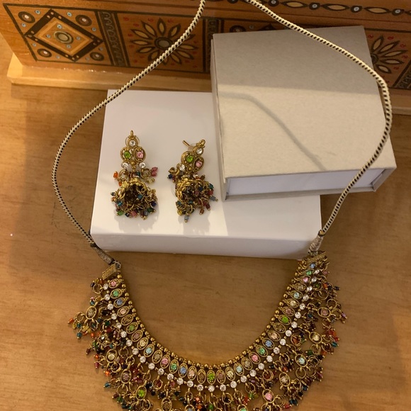 Stunning set of gemstones necklace and earrings. - Picture 7 of 8